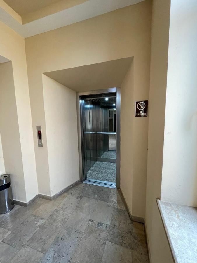 Armenak Apartment No 8, Abovyan Street 耶烈万 外观 照片
