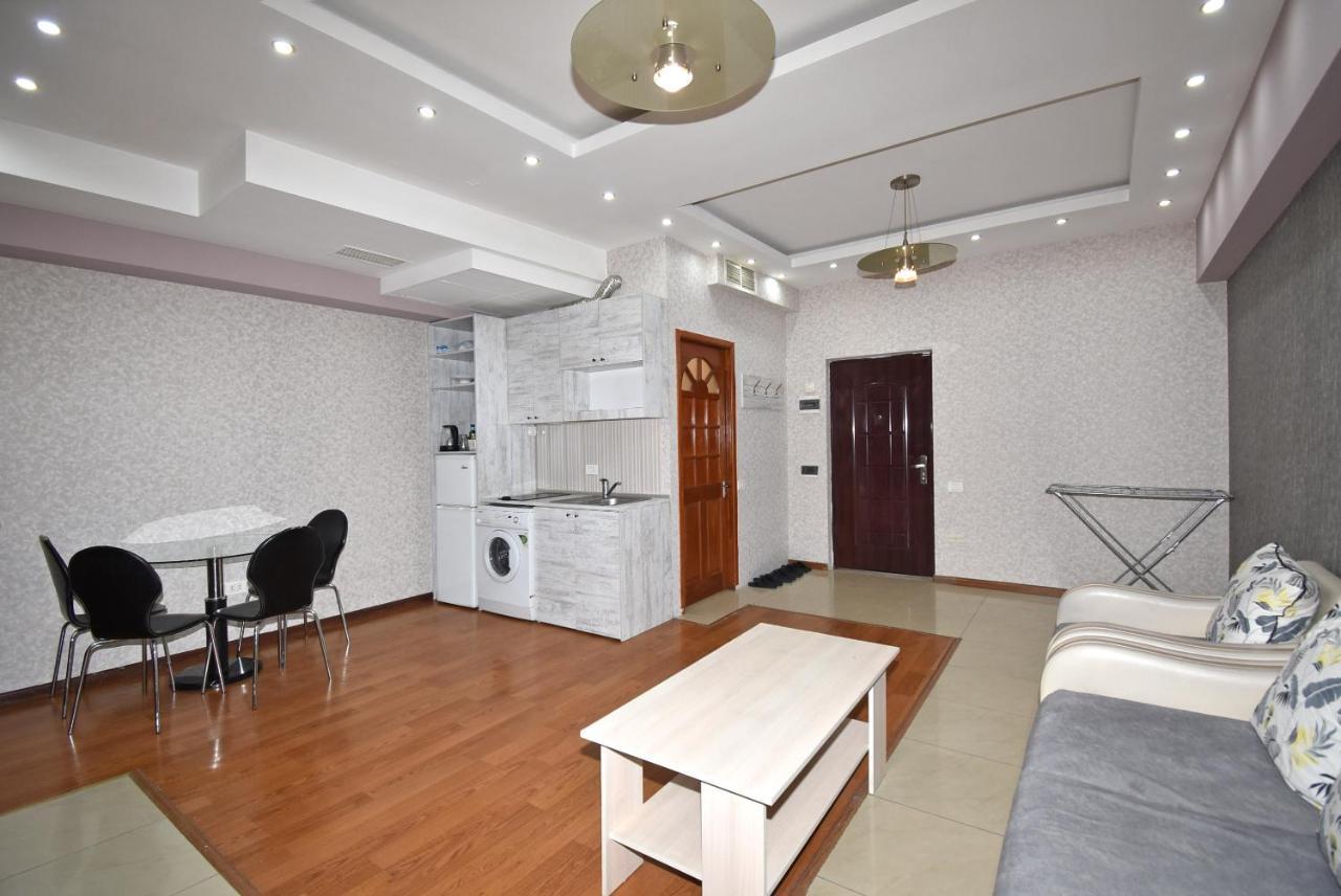 Armenak Apartment No 8, Abovyan Street 耶烈万 外观 照片