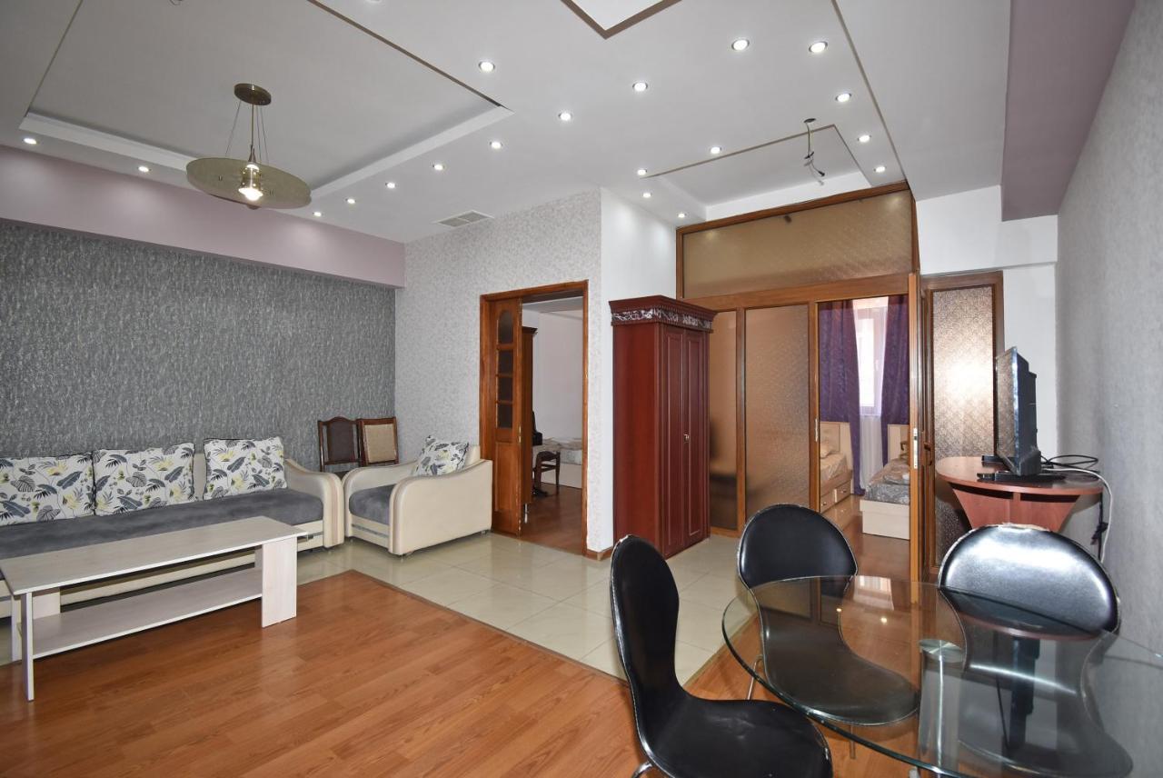 Armenak Apartment No 8, Abovyan Street 耶烈万 外观 照片