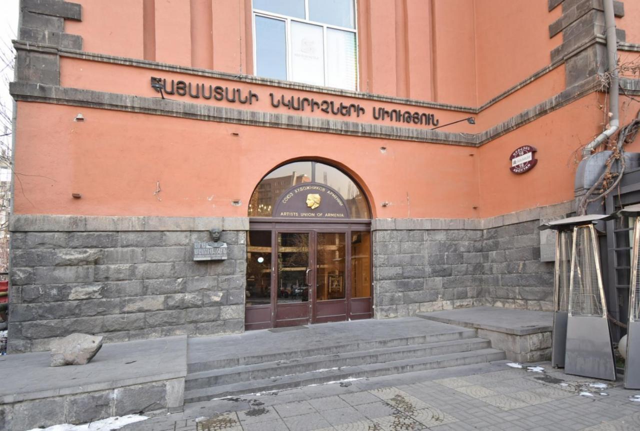 Armenak Apartment No 8, Abovyan Street 耶烈万 外观 照片